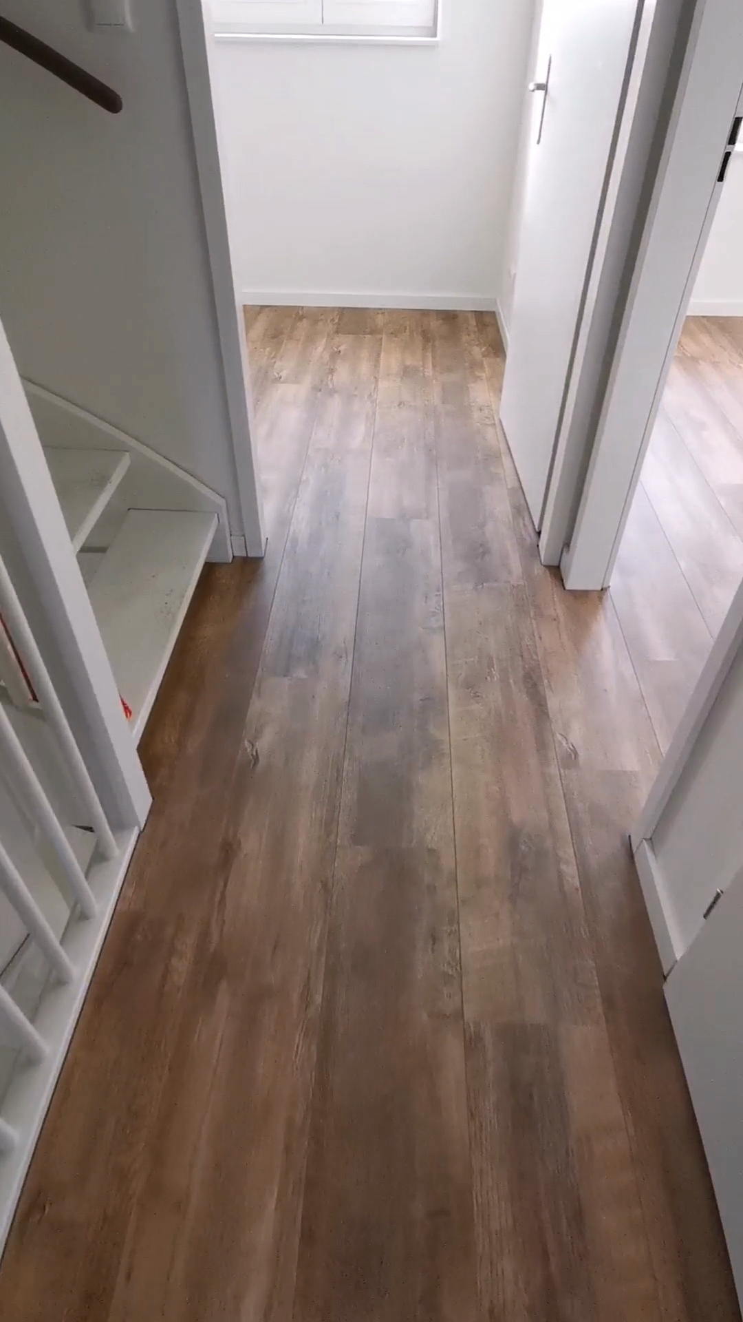 Gang met een houten plankenvloer